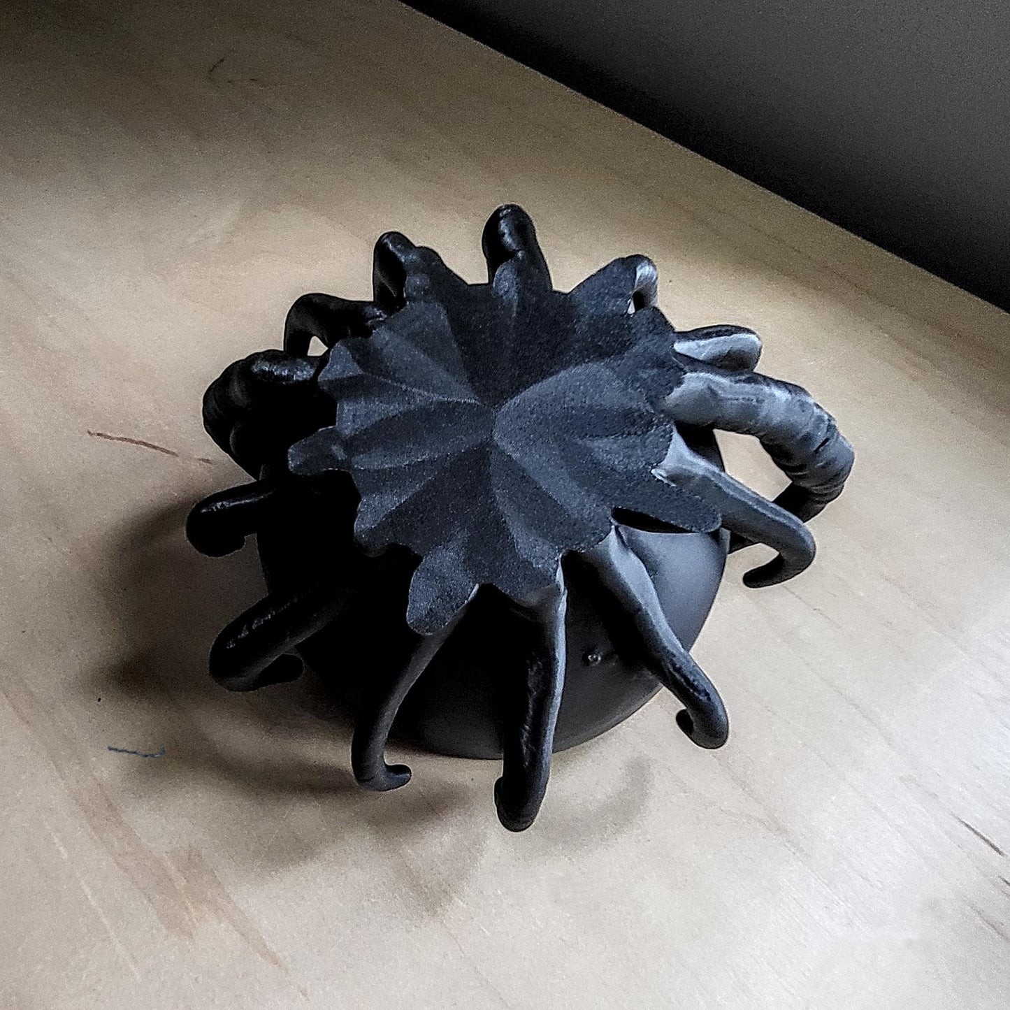 Noctaura Planter — Sculptural 9″ Planter