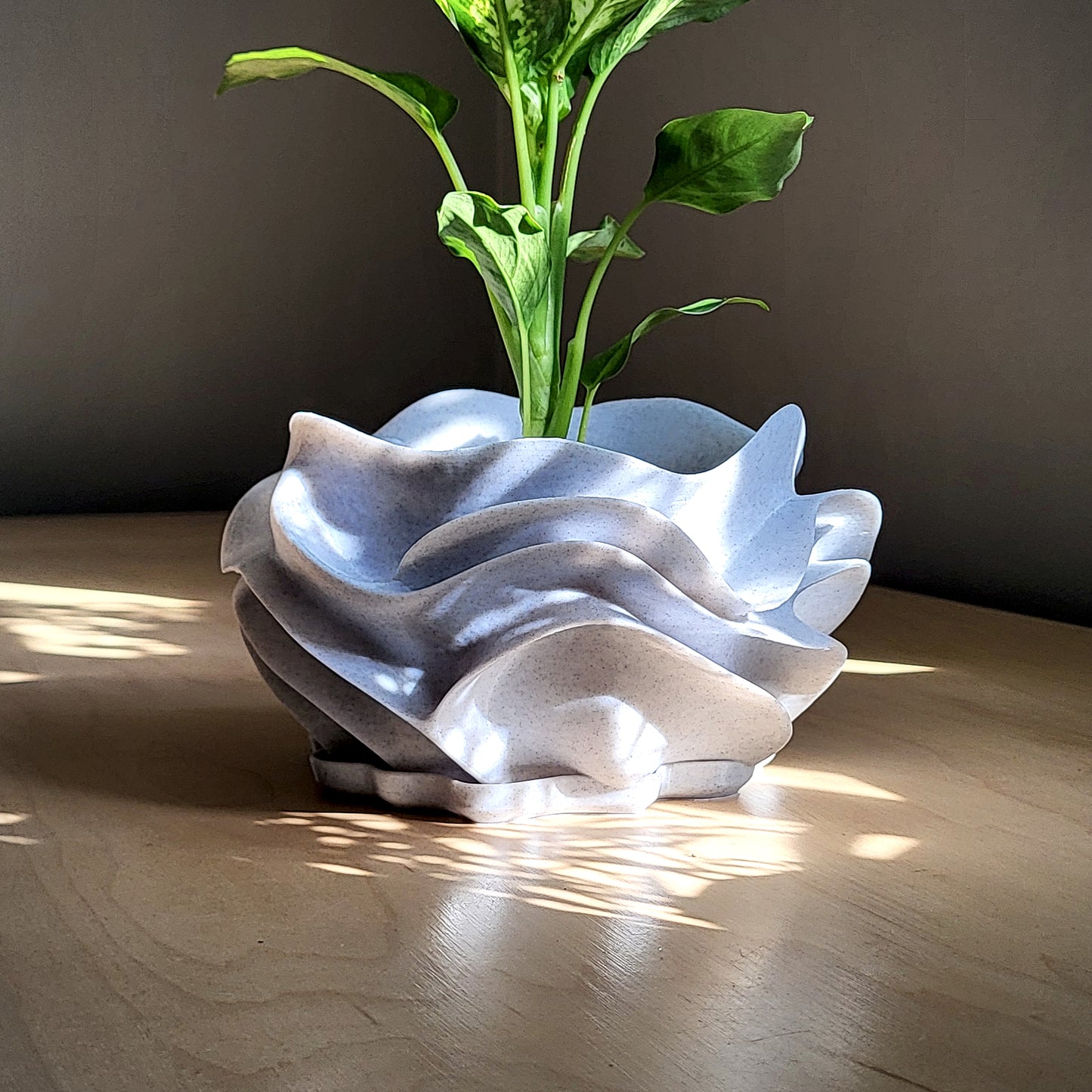 Aeris Planter — Sculptural 8″ Planter with Integrated Water Catch